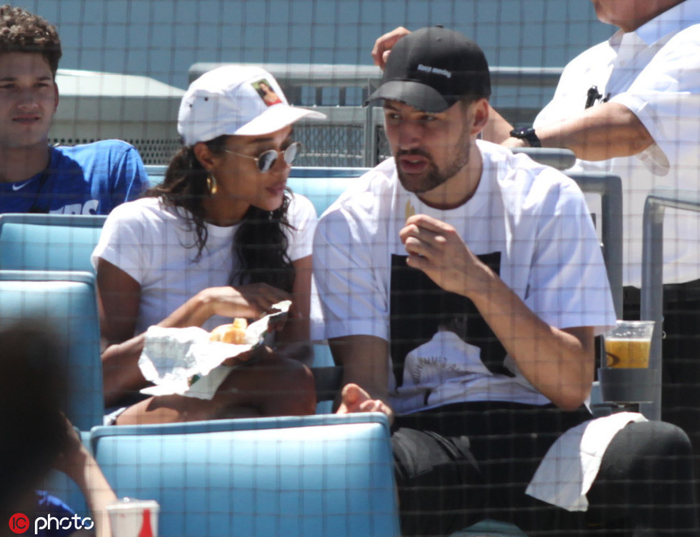 王励勤的妻子是她，曾为奥运会设计亲子装，难怪丈夫能够连连任职（她是王励勤的妻子，曾为奥运设计亲子装，难怪丈夫频频任职）