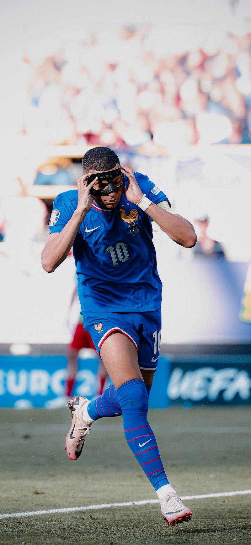 喜欢被叫“康拉迪尼奥”还是“莱默森”？莱默尔：齐达内（偏爱＂康拉迪尼奥＂还是＂莱默森＂？ 莱默尔调侃： 不如叫我＂齐达内）