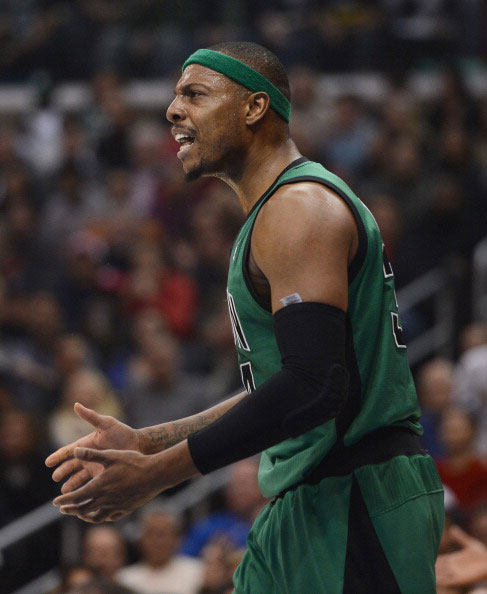 尼克斯队球员穆罕默德·迪亚瓦拉，一位来自非洲的篮球新星，在全球篮球界崭露头角。（来自非洲的尼克斯新星穆罕默德·迪亚瓦拉在全球篮坛崭露锋芒）