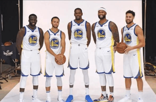 西媒：球迷抱怨新诺坎普座位间距太小，入口台阶高低不平（西媒：新诺坎普座椅间距过窄、入口台阶不平整引发球迷不满）