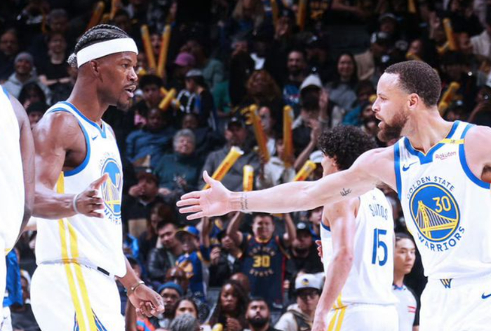 门将扑出点球，全场掌声雷动（门将拒点成功，球场掌声如潮）