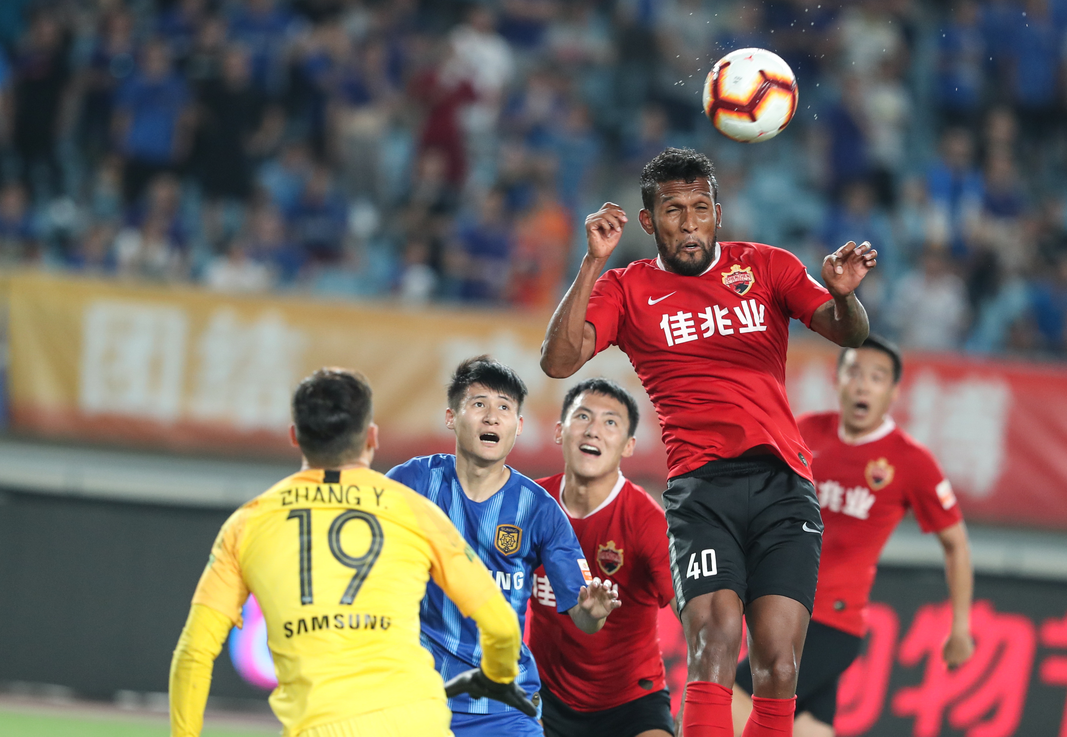 篮球勇士队内三分比赛，球星夺冠（勇士队内三分大赛，明星球员加冕冠军）