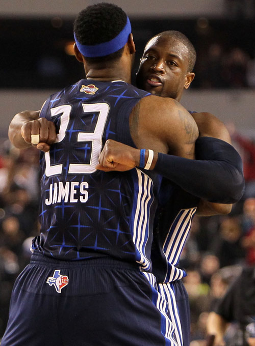 勇士客场挑战开拓者 赛斯·库里&小佩顿降为出战成疑（勇士客场对阵开拓者，赛斯·库里与小佩顿被列为出战成疑）