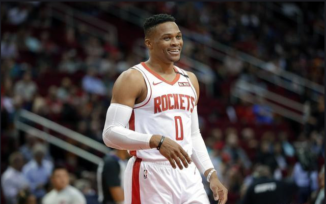 鲍尔超远三分再中，扩大领先优势（鲍尔再飙超远三分，领先优势进一步扩大）