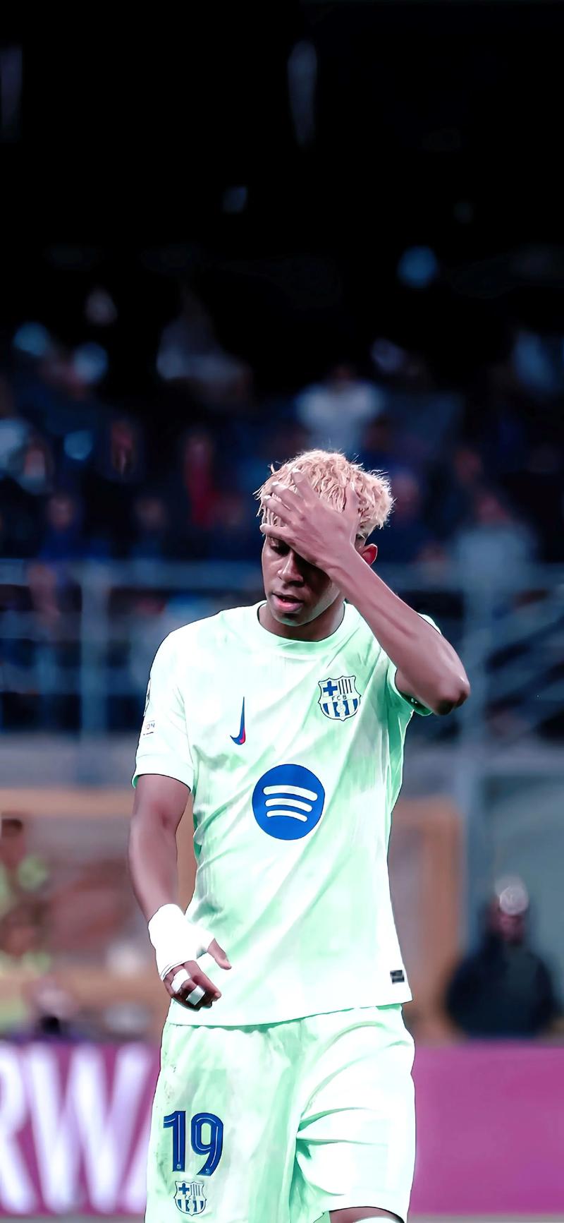 邓弗里斯：希望两到三周内复出，我们的球队就像一个大家庭（邓弗里斯：力争两三周内复出，球队如同大家庭）