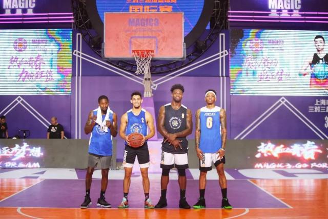 媒体人建言邵佳一：必须年轻化，在场上要争主动权和快节奏（媒体人建议邵佳一：球队需年轻化，比赛中要抢主动打快节奏）