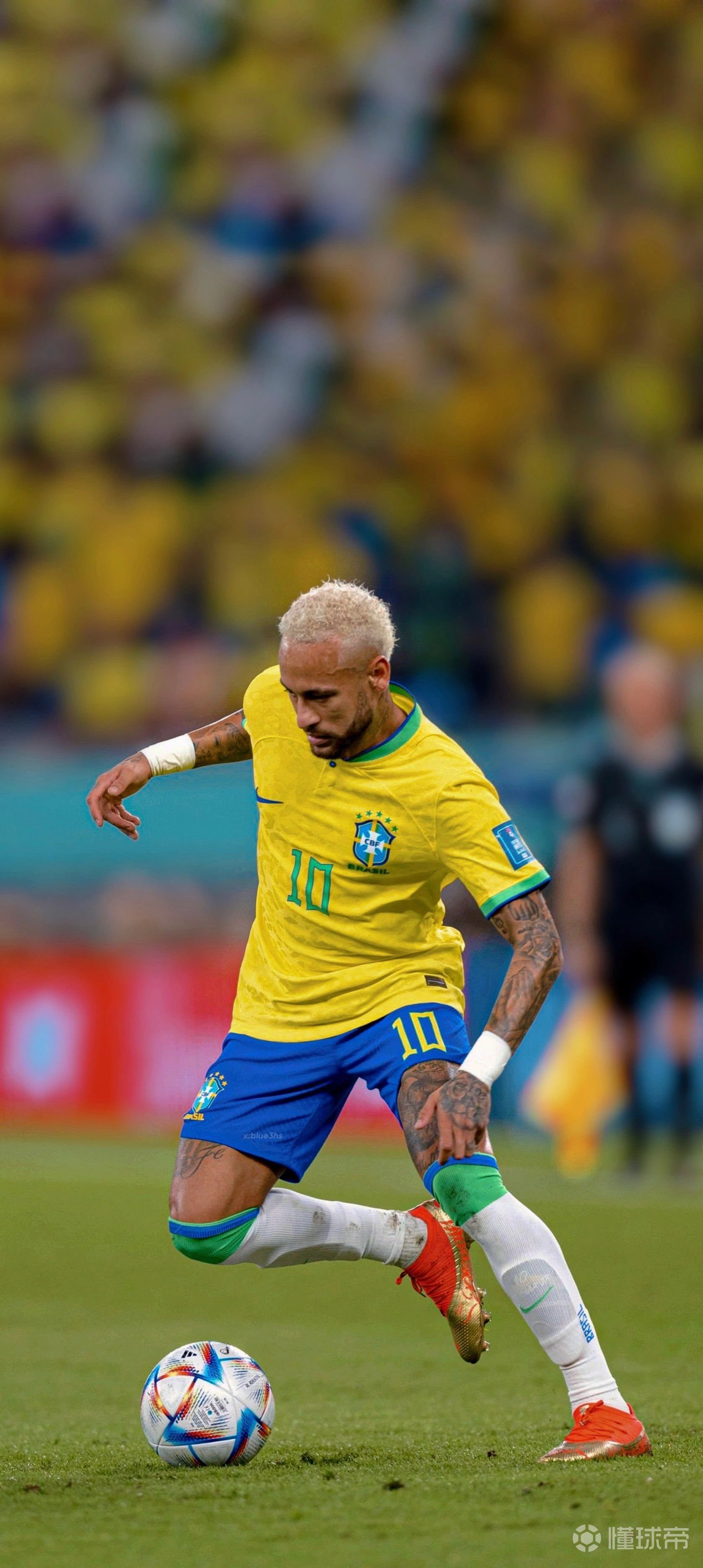 维尼修斯晒观看解放者杯决赛照片，随后庆祝母队弗拉门戈夺冠（维尼修斯晒解放者杯决赛观赛照，赛后为母队弗拉门戈登顶庆祝）