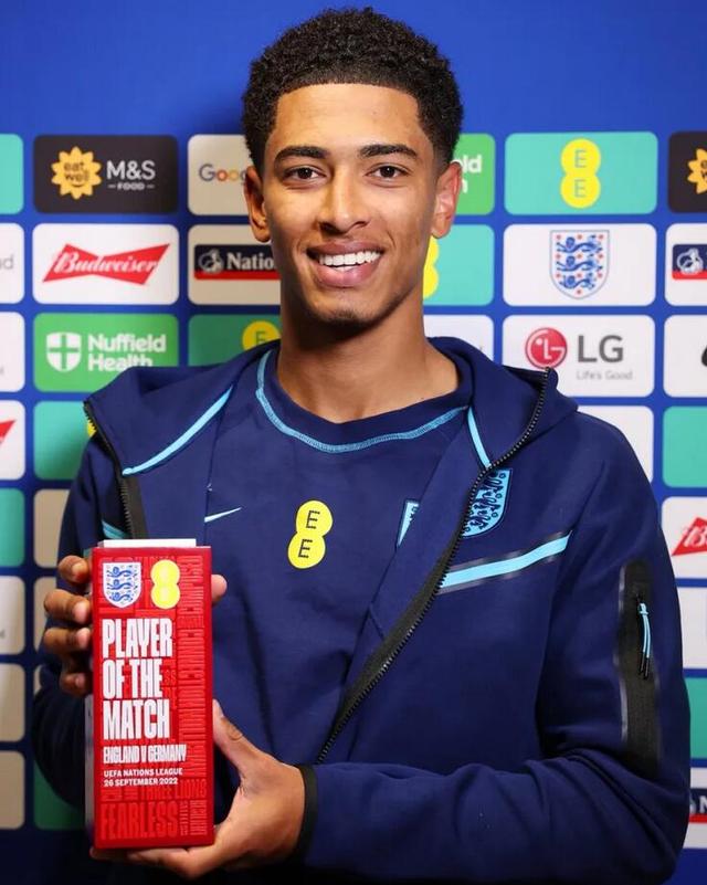 舍甫琴科：我喜欢这支米兰的热情；莱奥能在我那时的米兰踢球（舍甫琴科：我欣赏如今米兰的激情；莱奥放在我那支米兰也能立足）