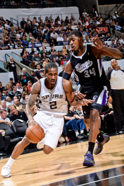 “封神”助力续航绿茵梦想，新鹏城与台铃举行车辆交付仪式（封神加持续航绿茵征程，台铃携手新鹏城完成车辆交付）