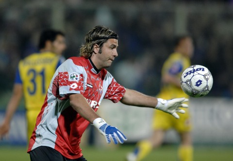 名记：雄鹿无意主动交易字母哥，未来取决于被迫交易或双方协商（名记：雄鹿不打算主动送走字母哥，未来走向取决于被迫交易或双方谈判）