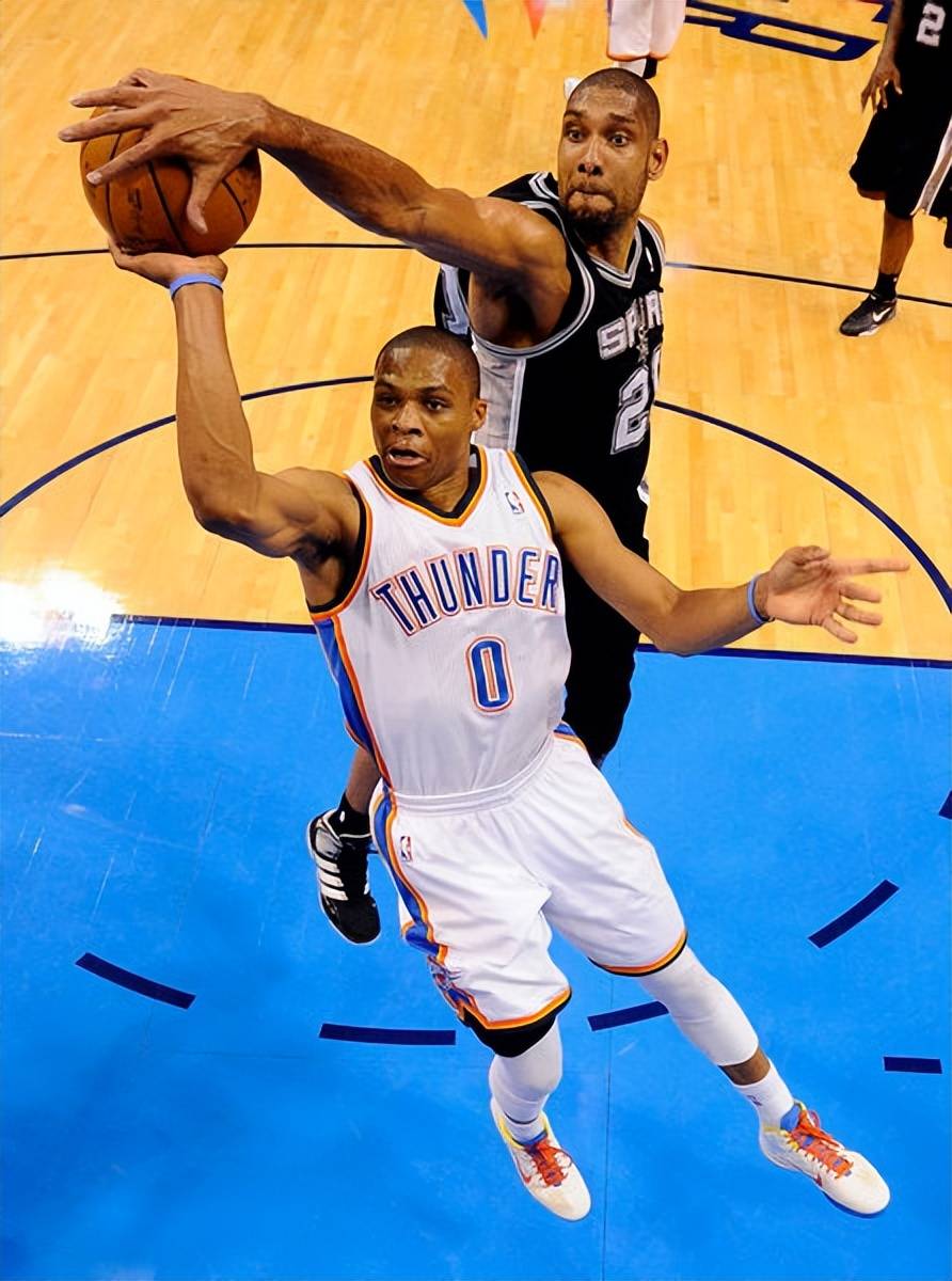 那不勒斯vs科莫：麦克托米奈、霍伊伦首发，莫拉塔、尼科-帕斯出战（那不勒斯战科莫：麦克托米奈、霍伊伦首发，莫拉塔与尼科-帕斯登场）